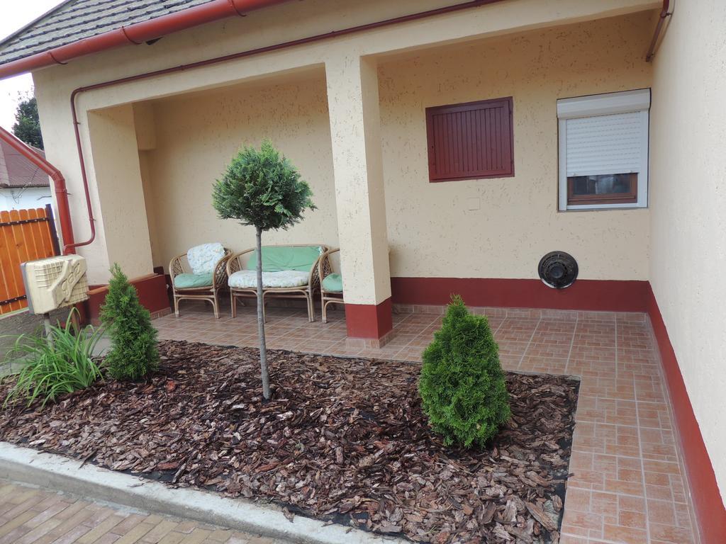 M&M Apartman Tiszafüred Quarto foto