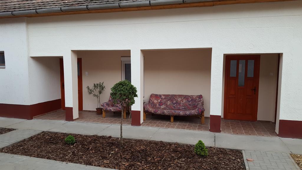 M&M Apartman Tiszafüred Exterior foto